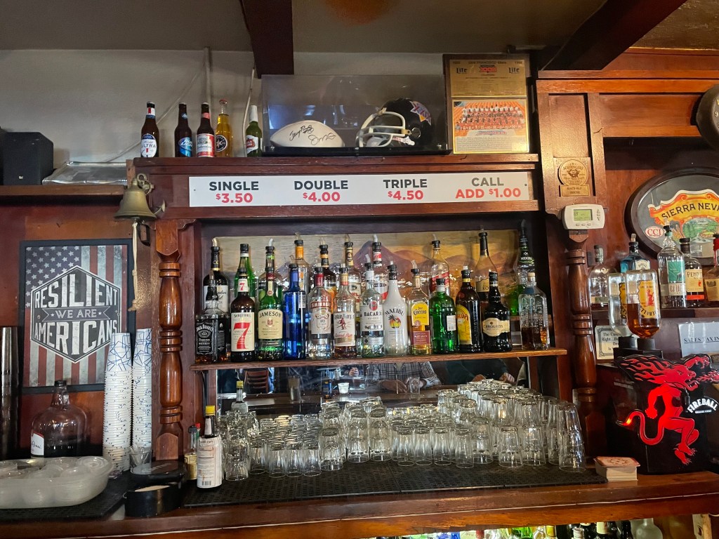 photo of the bar of Mac's Old House, Antioch