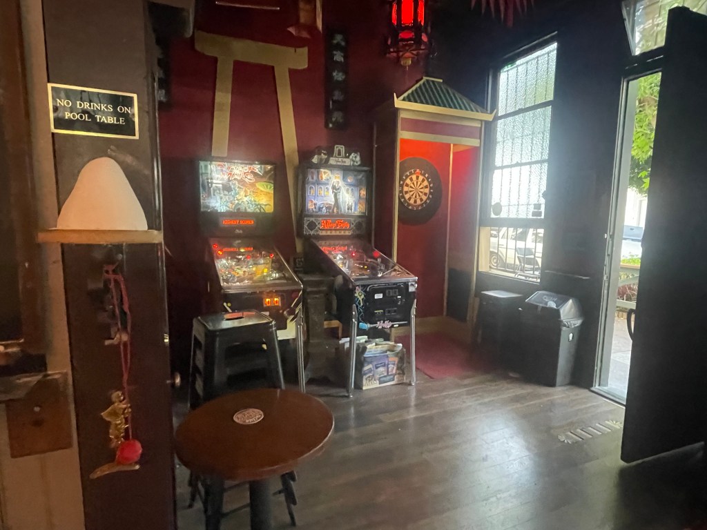 Shotwell's Saloon, San Francisco, pinball