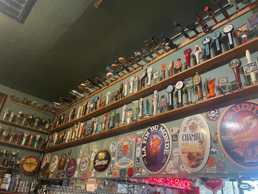 photo of the interior of Toronado bar, San Francisco, interior