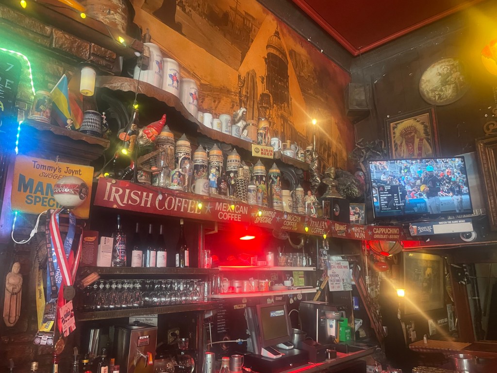 photo of the bar of Tommy's Joynt, San Francisco