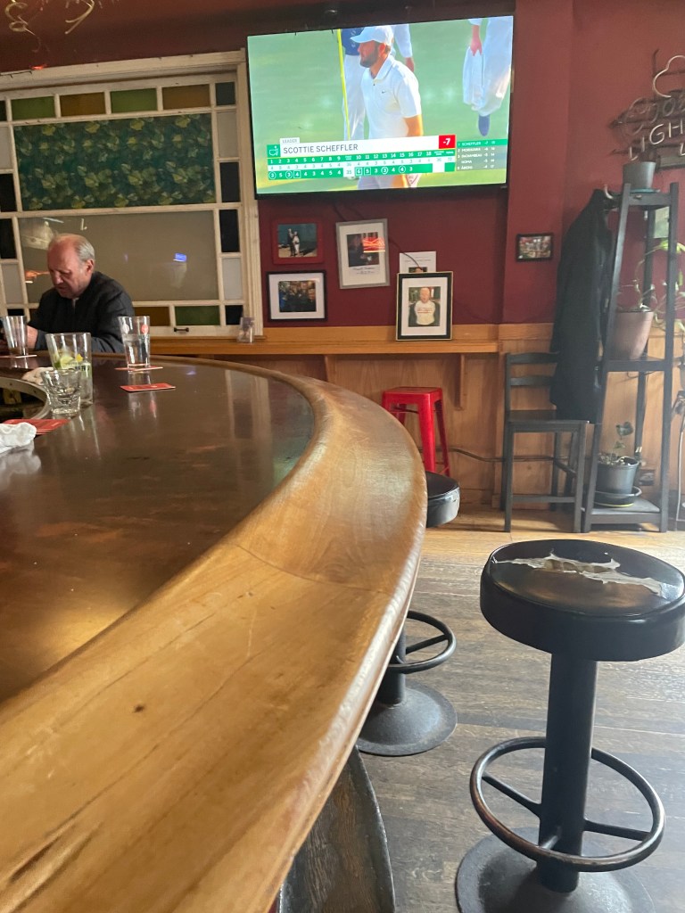 photo of the bar of Clooney's Pub, San Francisco