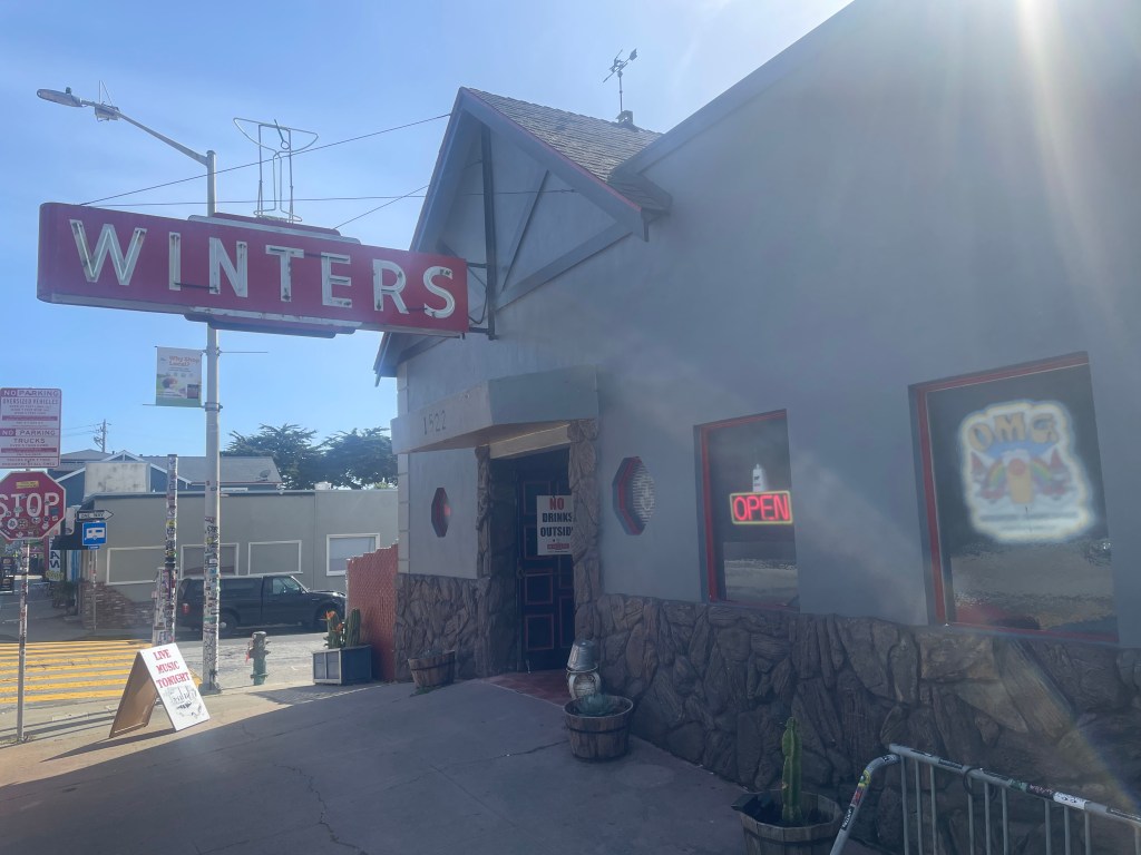 photo of the exterior of Winter's Tavern, Pacifica