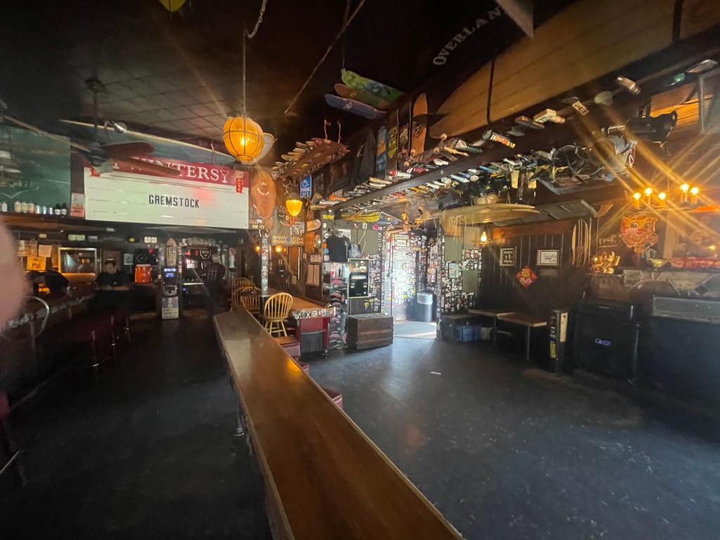 photo of the interior of Winter's Tavern, Pacifica