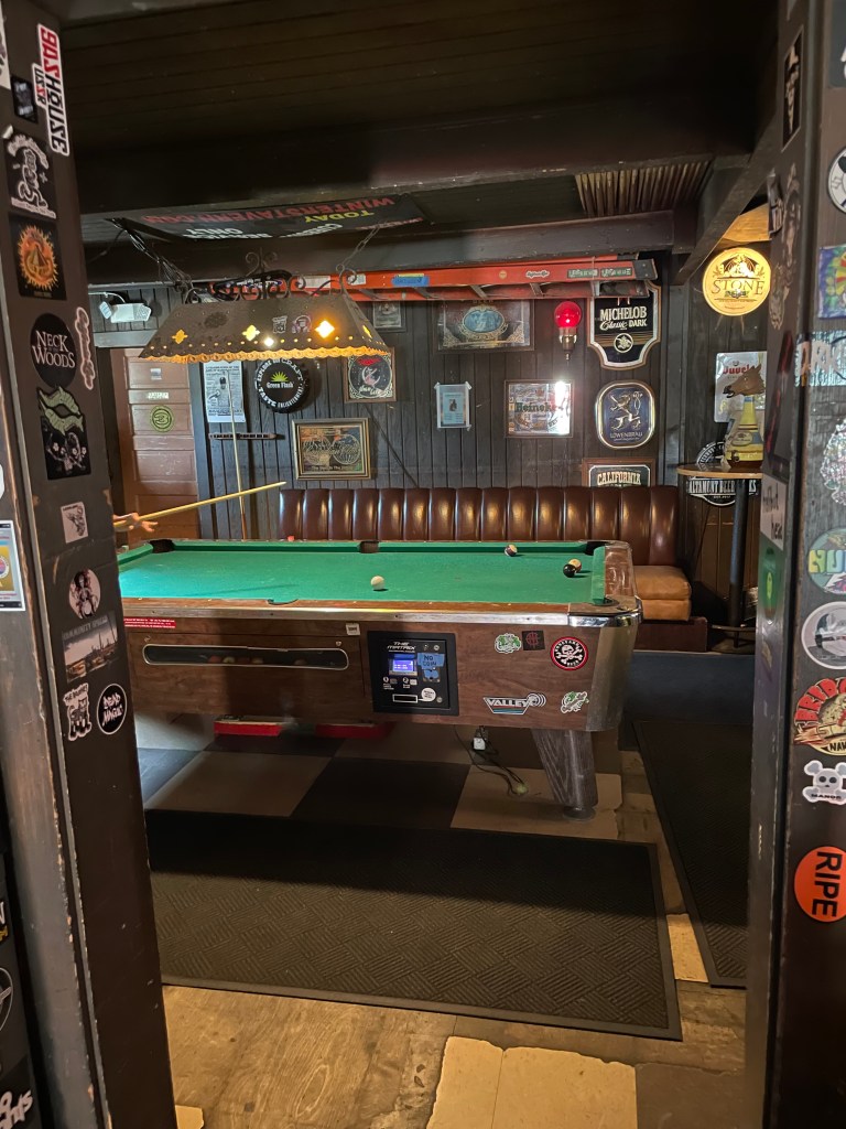 photo of the pool table at Winter's Tavern, Pacifica