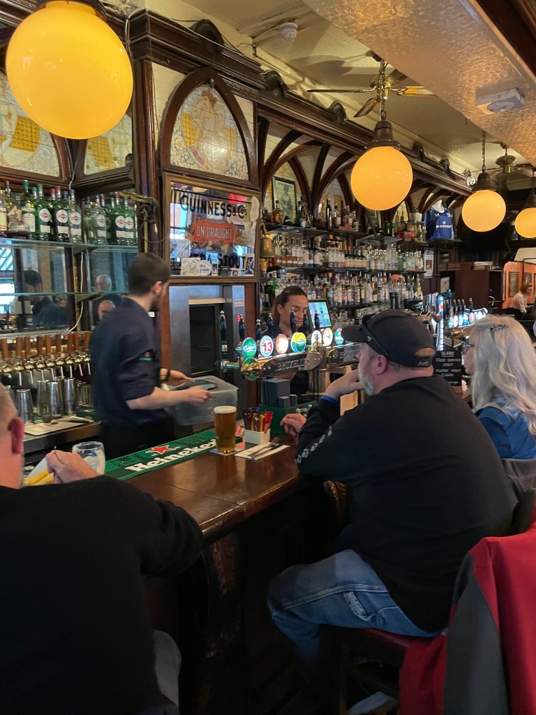 photo of the bar of Bruxelles Bar, Dublin, Ireland