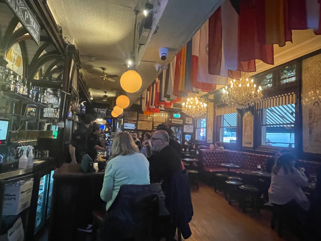 photo of interior Bruxelles Bar, Dublin, Ireland