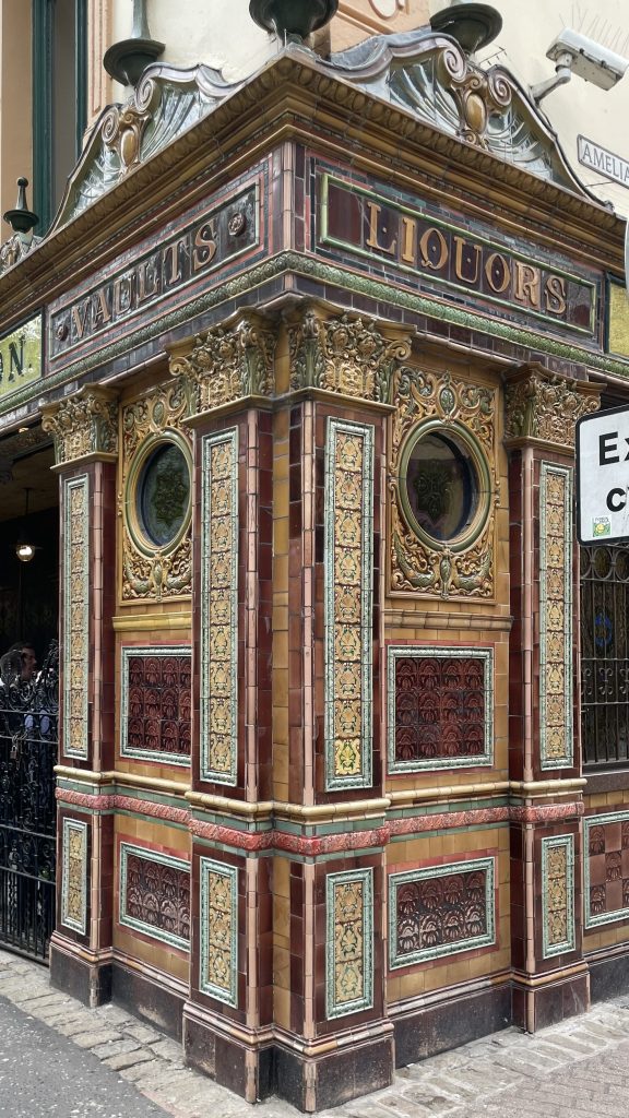 photo of exterior of The Crown Liquor Saloon, Belfast, Ireland