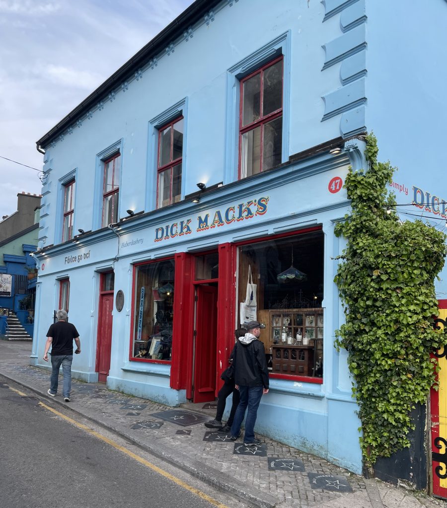 photo of exterior Dick Mack's Pub, Dingle, Ireland