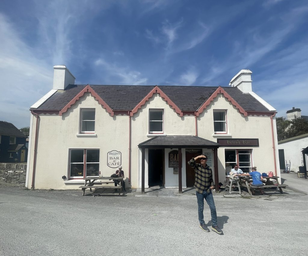 photo of the exterior of Helen's Bar, Kilmakilloge, Ireland