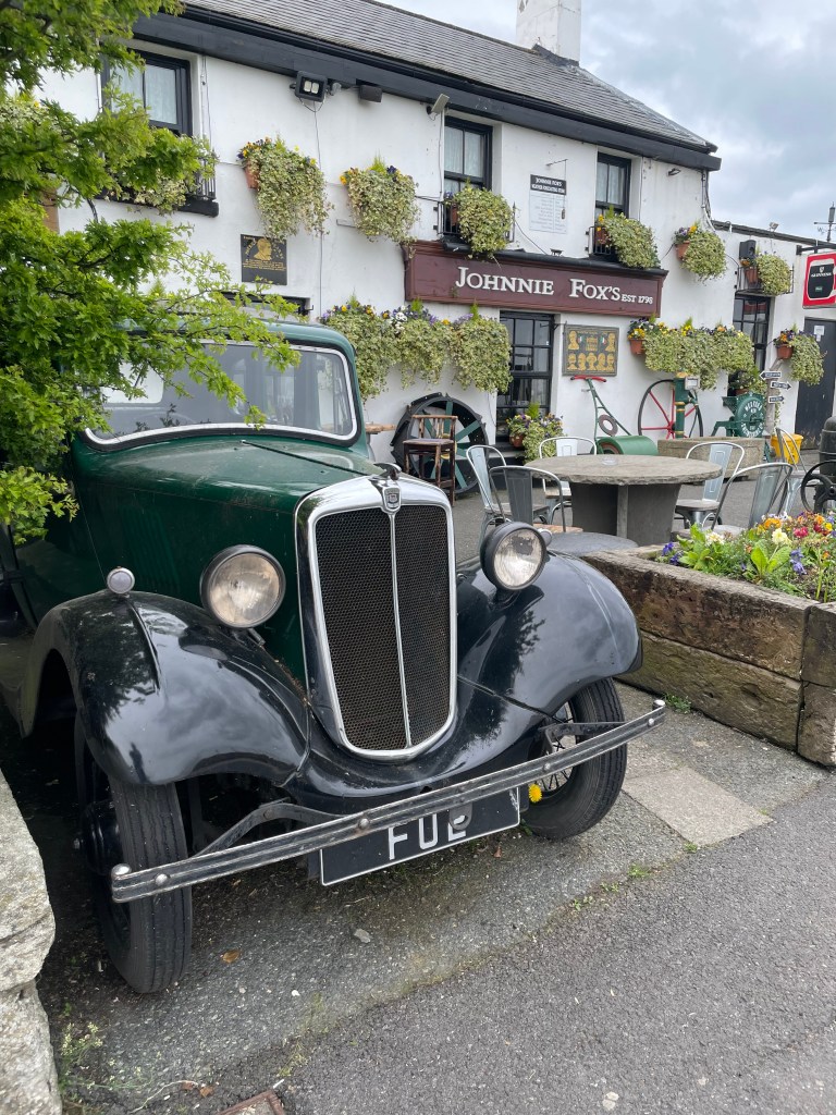 photo of exterior of Johnnie Fox's Pub, Dublin, Ireland
