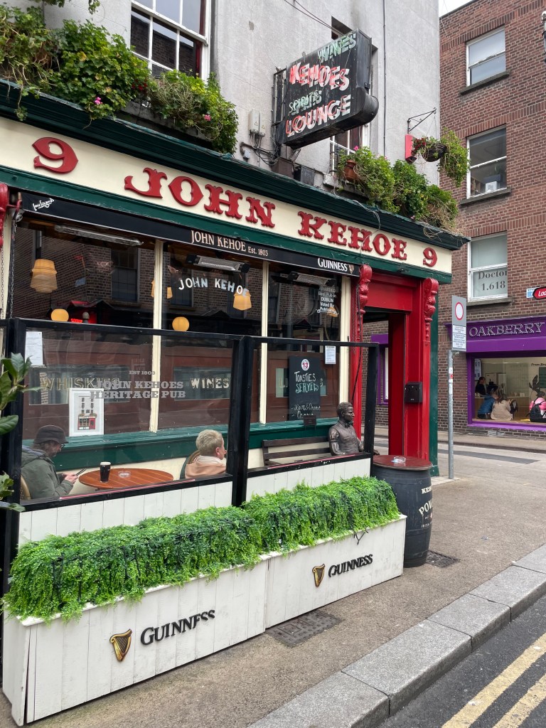 photo of the exterior of Kehoes Pub, Dublin, Ireland