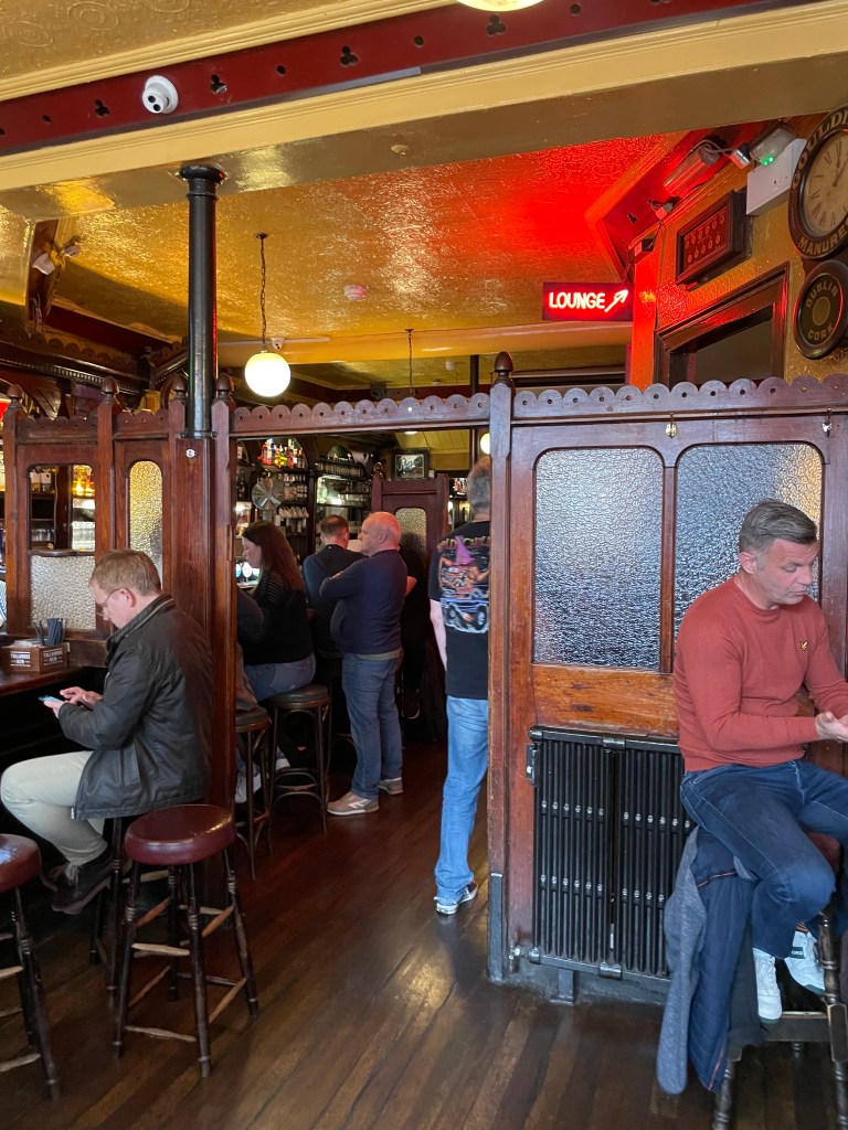 photo of the interior of Kehoes Pub, Dublin, Ireland