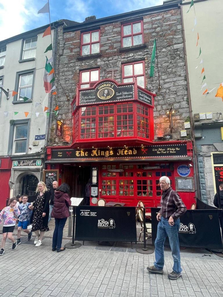 photo of the exterior of The Kings Head, Galway, Ireland