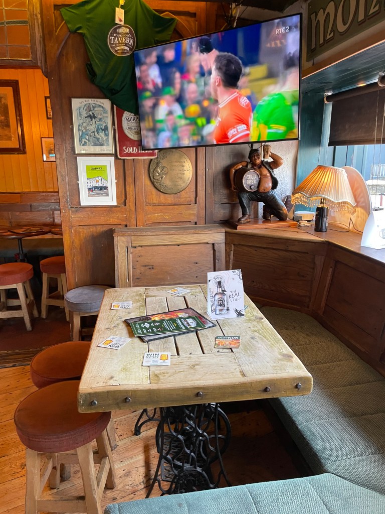 photo of interior of Monroe's Tavern, Galway, Ireland