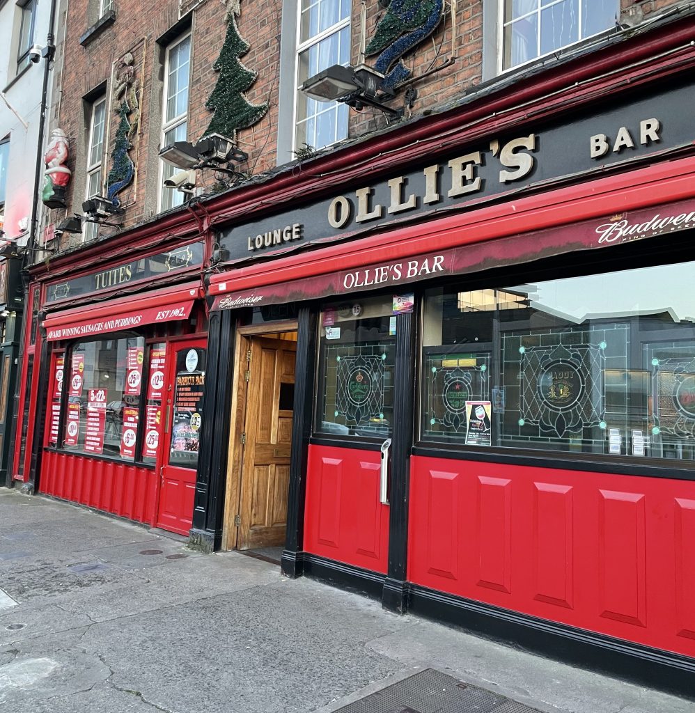 photo of exterior of Ollie's Bar, Drogheda. Ireland