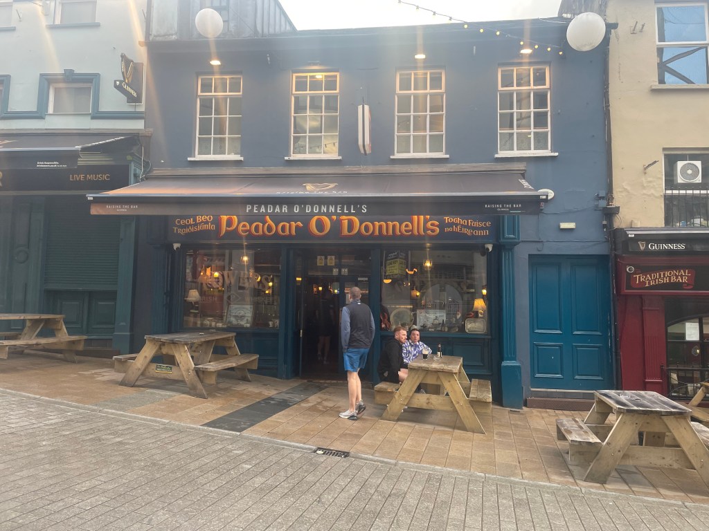 photo of exterior of Peadar O'Donnell's, Derry, Ireland