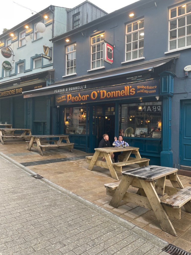 photo of exterior of Peadar O'Donnell's, Derry, Ireland