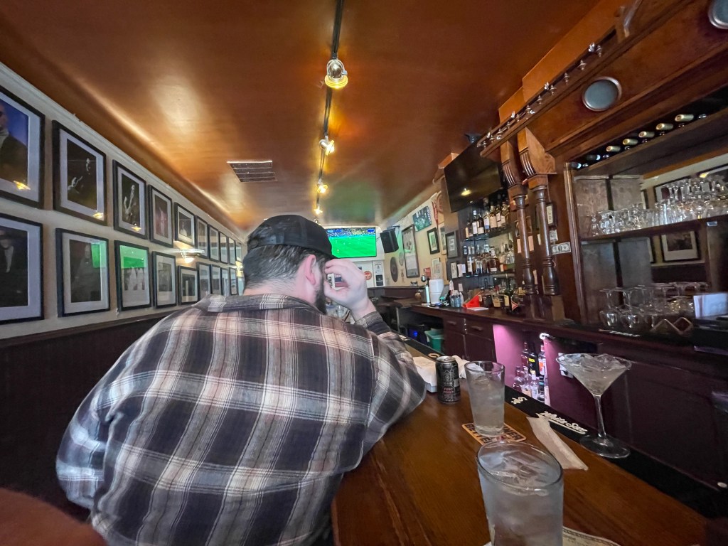 photo of interior for Cresta's Twenty Two Eleven Club, San Francisco