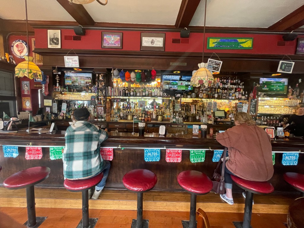 photo of the bar of 1400 Bar & Grill, Alameda, California