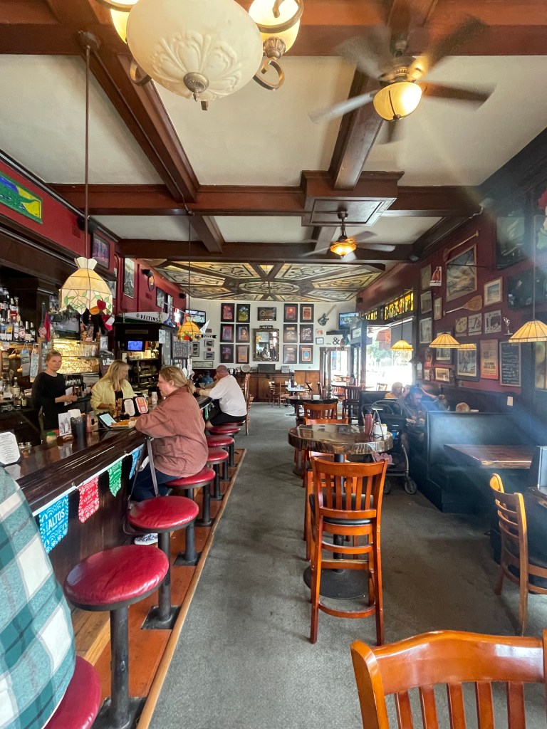 photo of the interior of 1400 Bar & Grill, Alameda, California