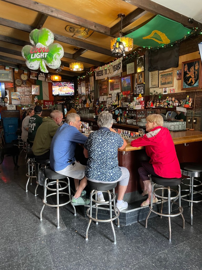 photo of the bar of O'Keeffe's Bar, San Francisco