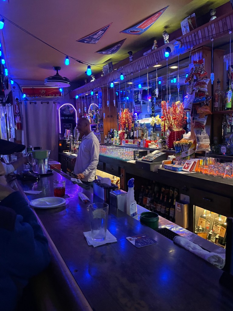photo of the bar of Friends Bar, San Francisco