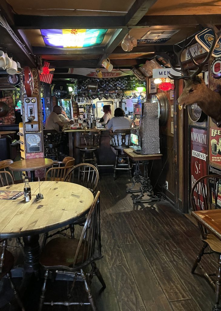 photo of interior of The Swingin' Door, San Mateo, CA