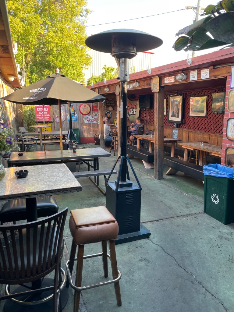 photo of patio of The Swingin' Door, San Mateo, CA