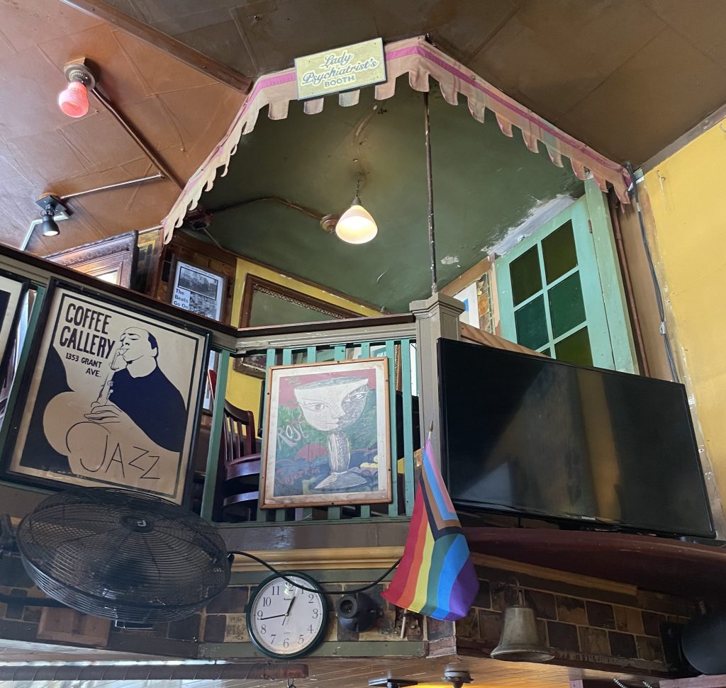 photo of interior of Vesuvio Cafe, San Francisco, CA