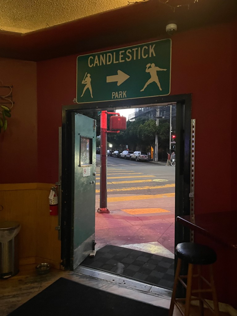 photo of doorway of Clooney's Pub, San Francisco