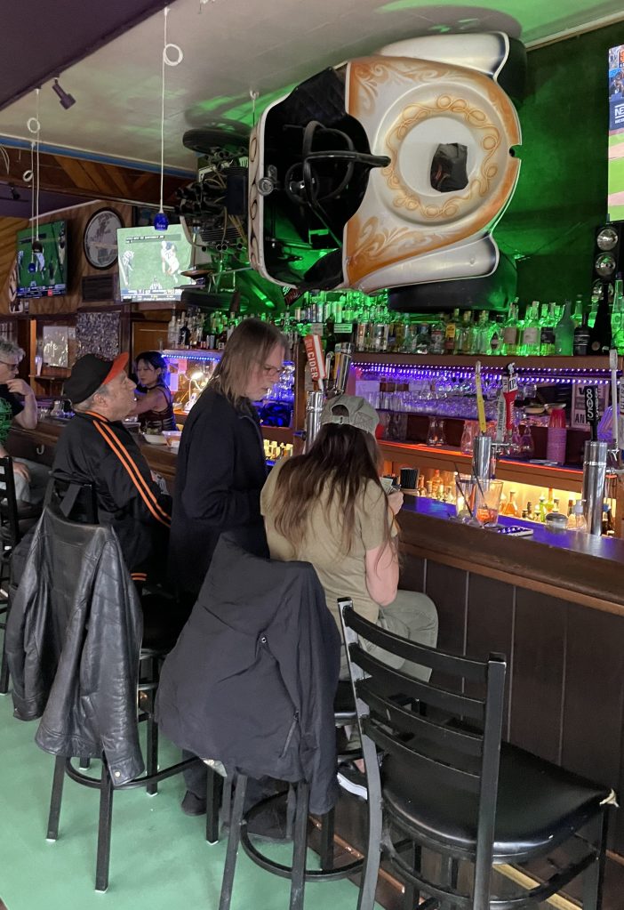 photo of interior of Fizzee's, San Francisco