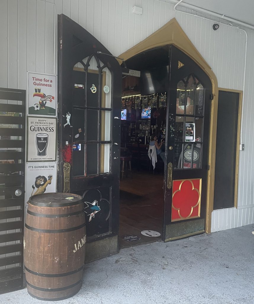 photo of doorway of Ireland's 32, San Francisco