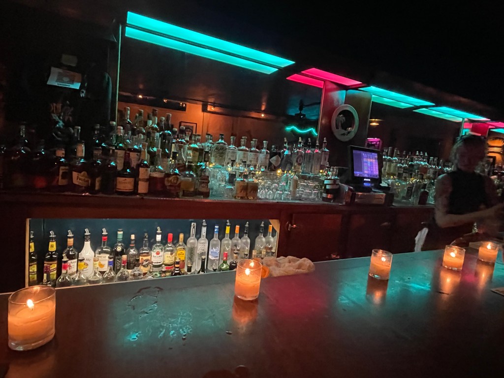 photo of the bar of Lone Palm, San Francisco