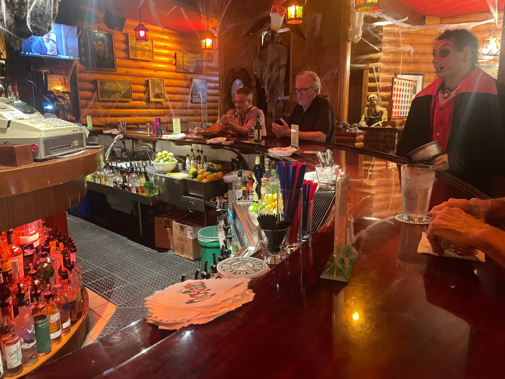 photo of interior of Club Mallard, Albany, CA