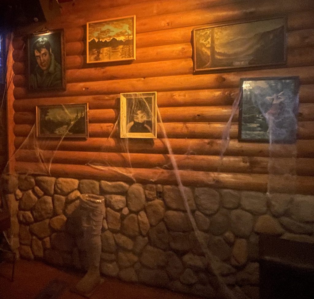 photo of interior of Club Mallard, Albany, CA