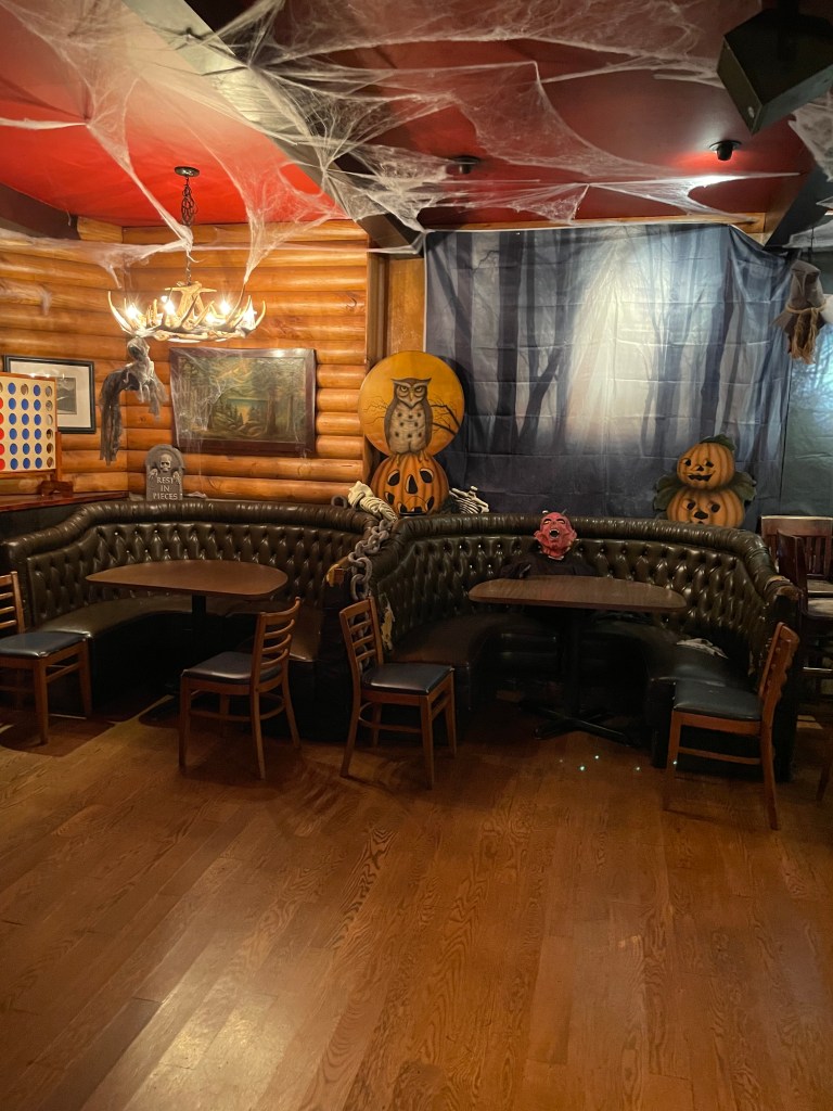 photo of interior of Club Mallard, Albany, CA
