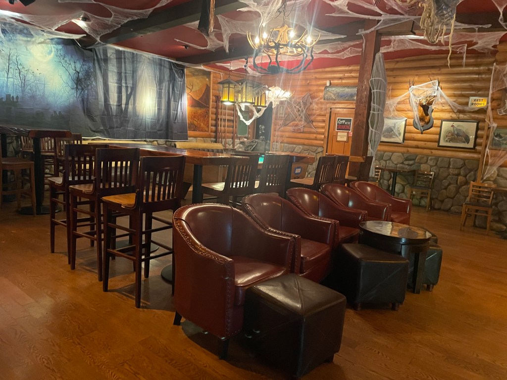 photo of interior of Club Mallard, Albany, CA