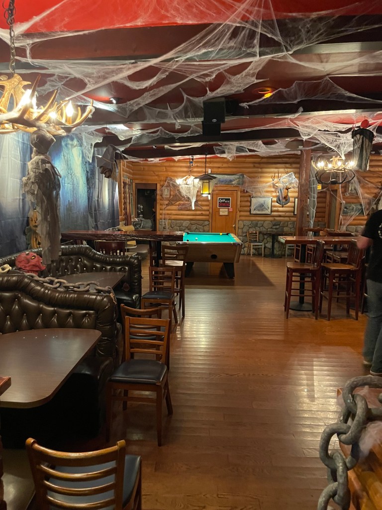 photo of interior of Club Mallard, Albany, CA