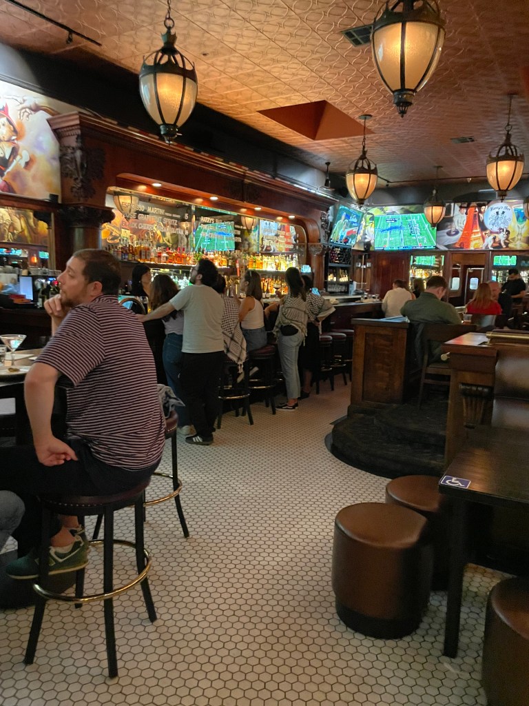 photo of interior of Harry's Bar San Francisco