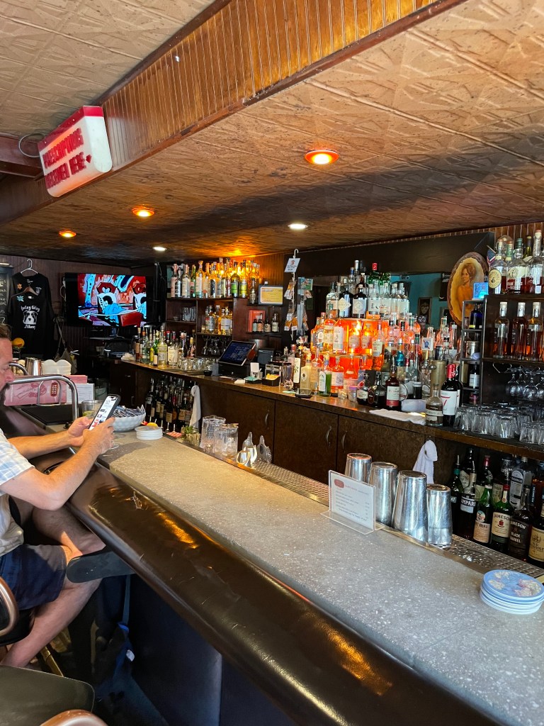 photo of bar of Hotsy Totsy Club, Albany, CA