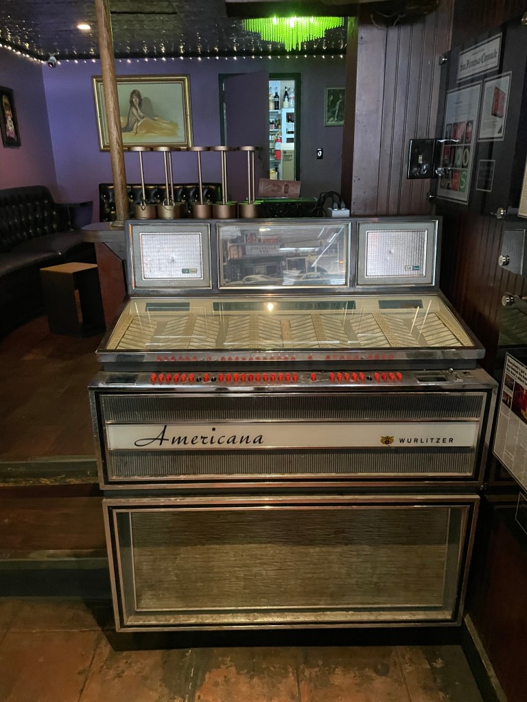 photo of interior of Hotsy Totsy Club, Albany, CA