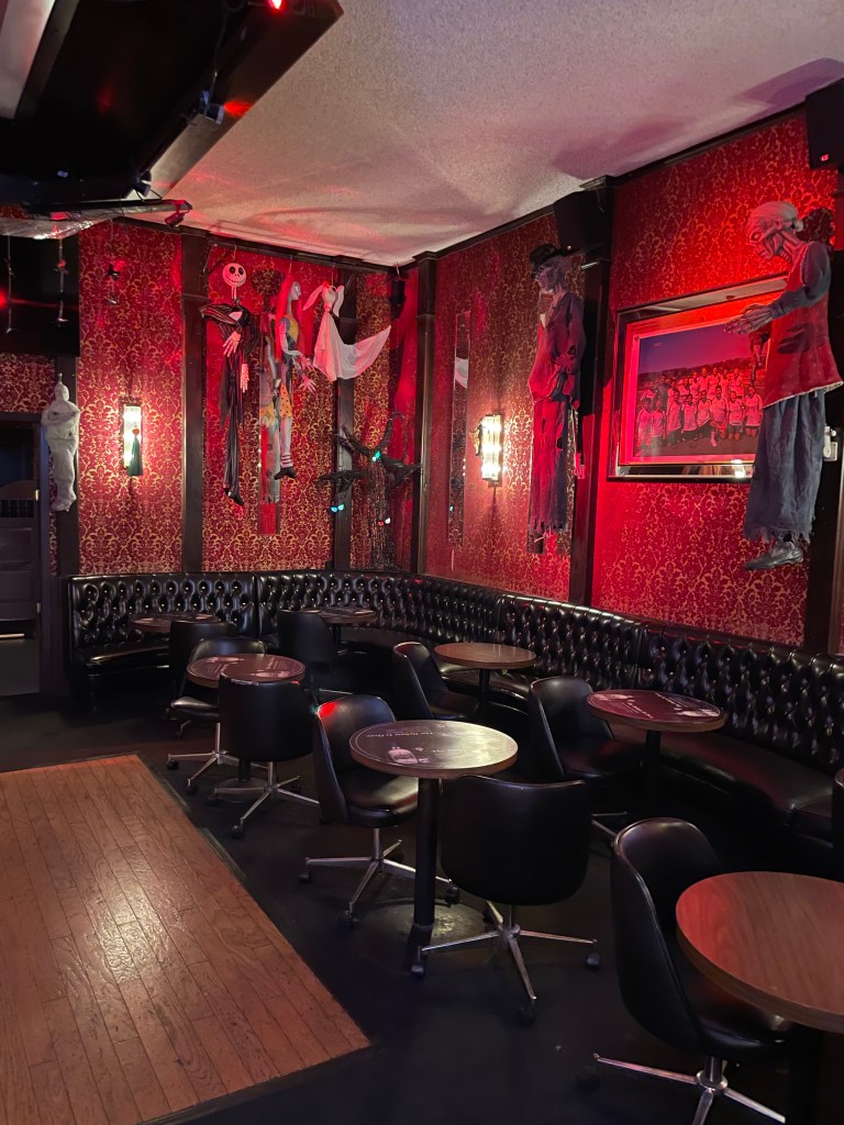 photo of interior of Mel-O-Dee Cocktails, El Cerrito, CA