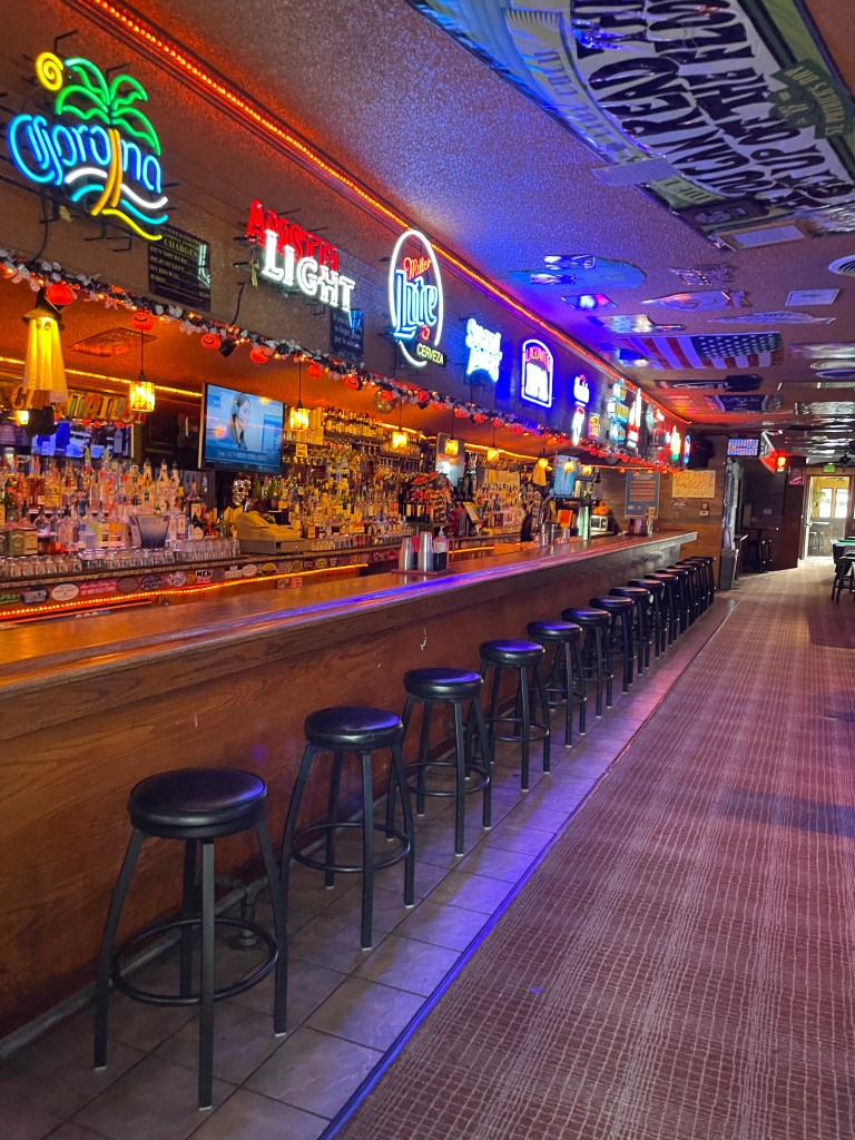 photo of the bar of Paul & Harvey's, Sunnydale, CA