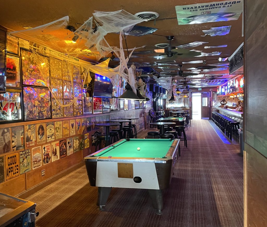 photo of the interior of Paul & Harvey's, Sunnydale, CA