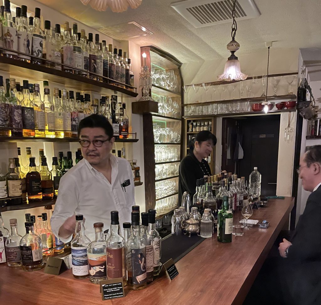 photo of interior of Bay Window, Tokyo, Japan
