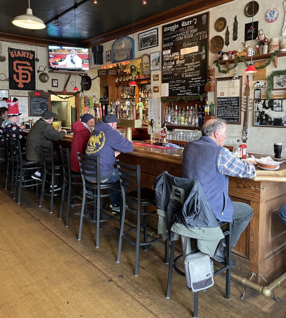 photo of the bar of The Pig and Whistle, San Francisco