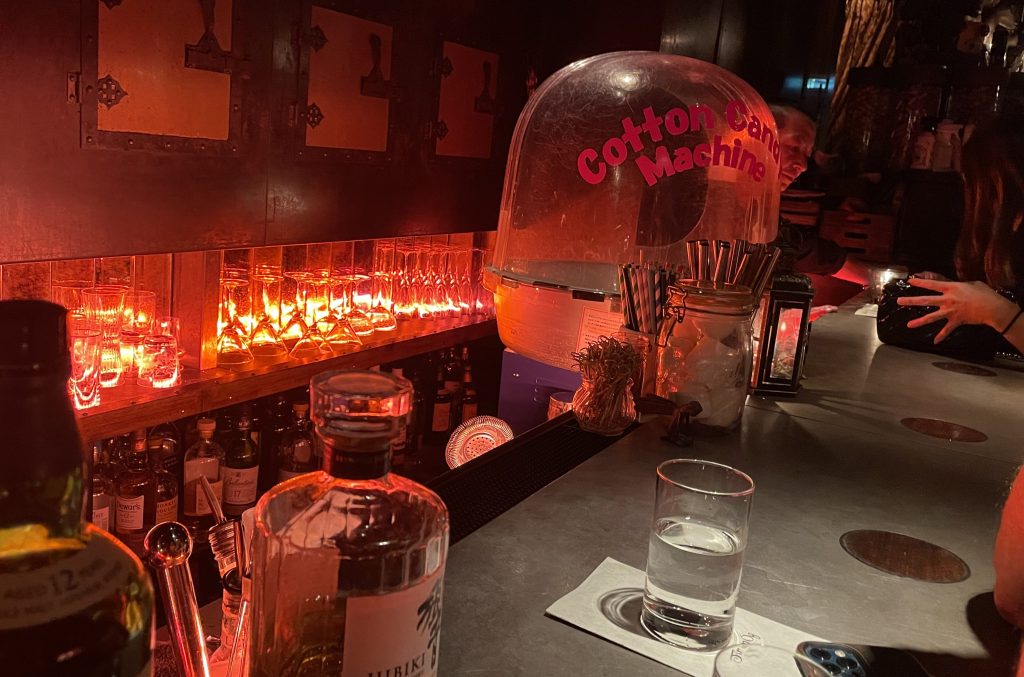 photo of interior detail of Tír na nÓg, Tokyo, Japan