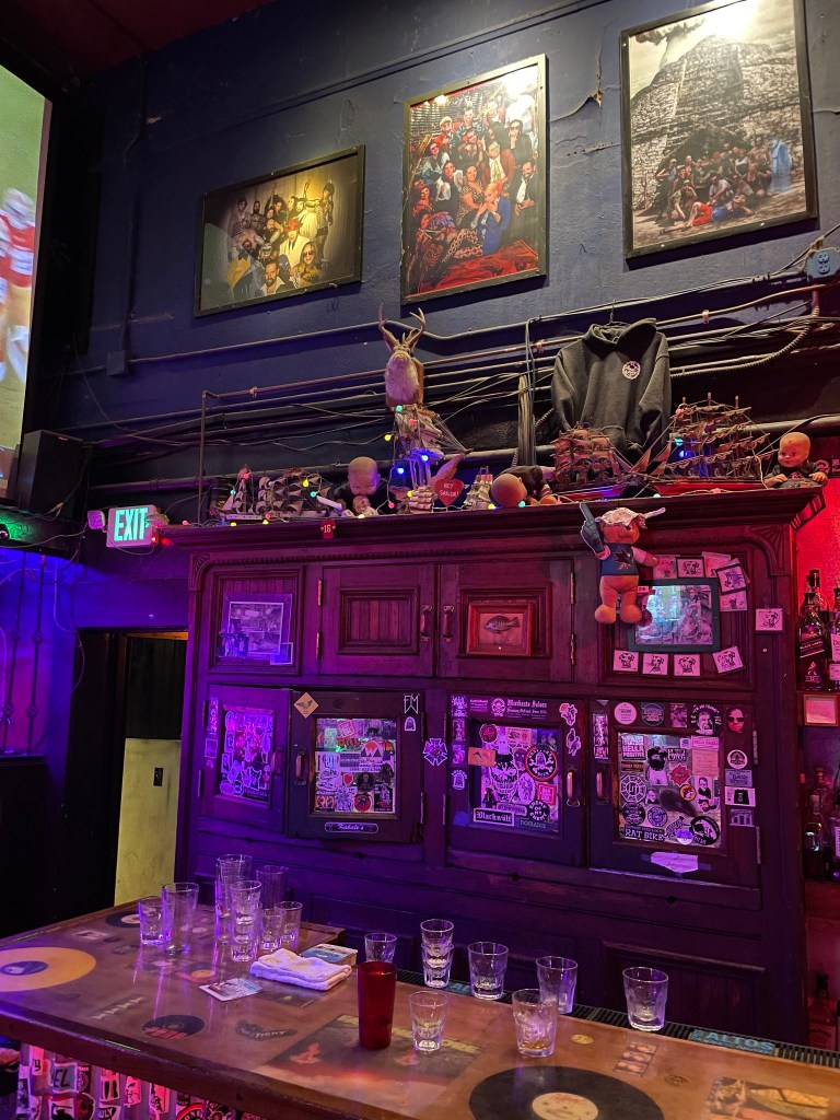 photo of the interiror of Merchants' Saloon, Oakland, CA