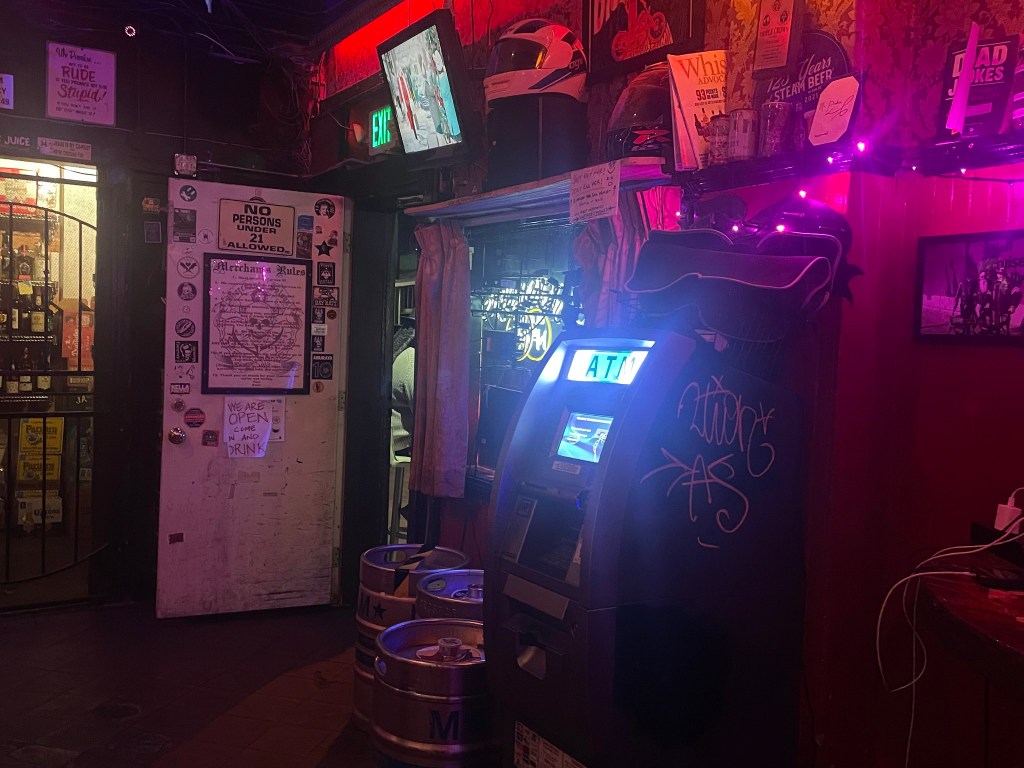 photo of the interiror of Merchants' Saloon, Oakland, CA
