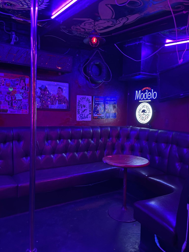 photo of the interiror of Merchants' Saloon, Oakland, CA